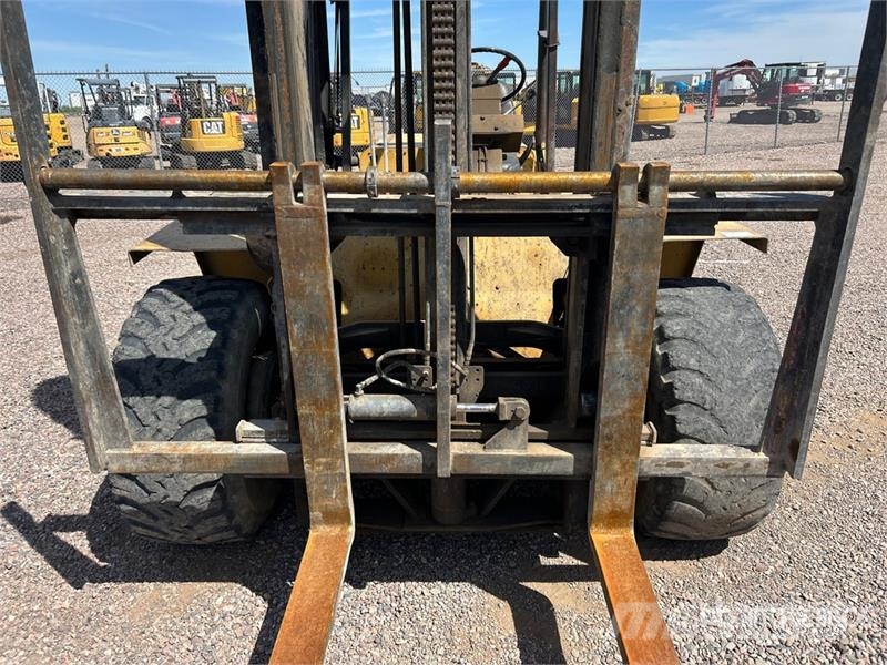 CAT R80 8000 lb 4x2 Rough Terrain Forklift Vanterenski viljuškar