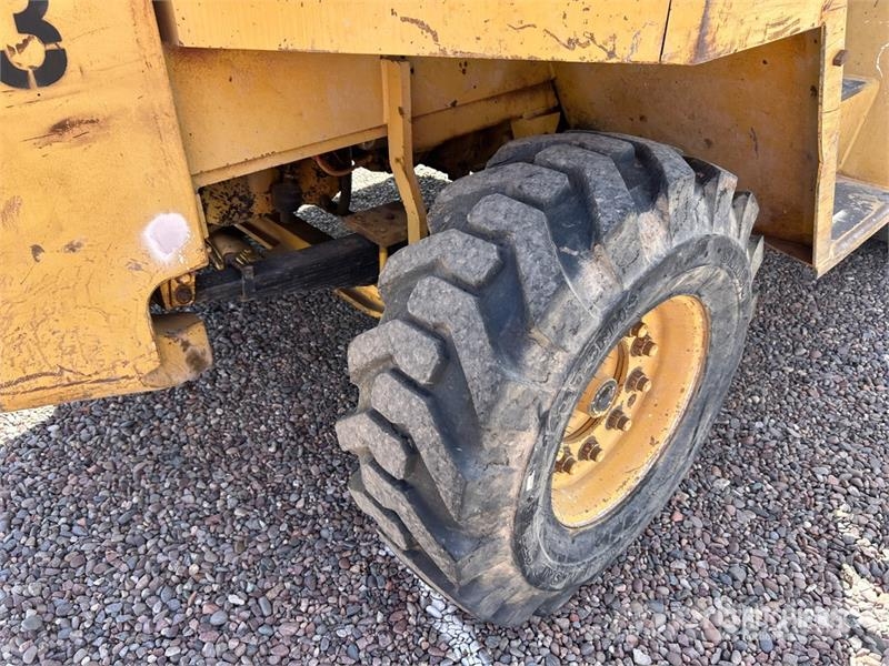 CAT R80 8000 lb 4x2 Rough Terrain Forklift Vanterenski viljuškar