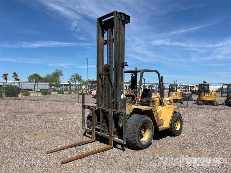 CAT R80 8000 lb 4x2 Rough Terrain Forklift Vanterenski viljuškar