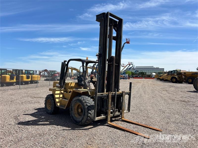 CAT R80 8000 lb 4x2 Rough Terrain Forklift Vanterenski viljuškar