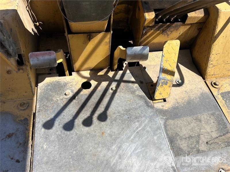 CAT R80 8000 lb 4x2 Rough Terrain Forklift Vanterenski viljuškar