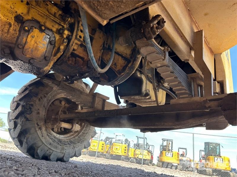 CAT R80 8000 lb 4x2 Rough Terrain Forklift Vanterenski viljuškar