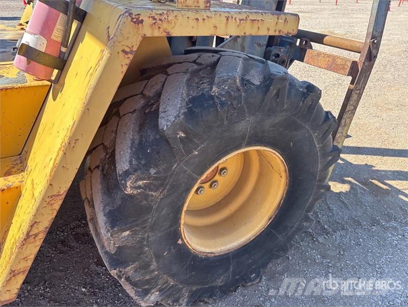 CAT RC60 6000 lb 4x2 Rough Terrain Forklift Rough terrain trucks