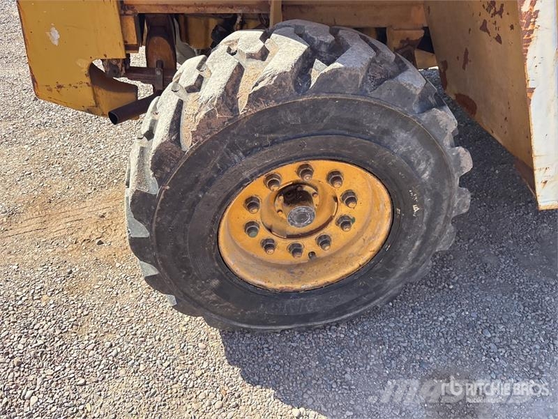 CAT RC60 6000 lb 4x2 Rough Terrain Forklift Rough terrain trucks