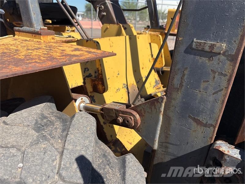 CAT RC60 6000 lb 4x2 Rough Terrain Forklift Rough terrain trucks