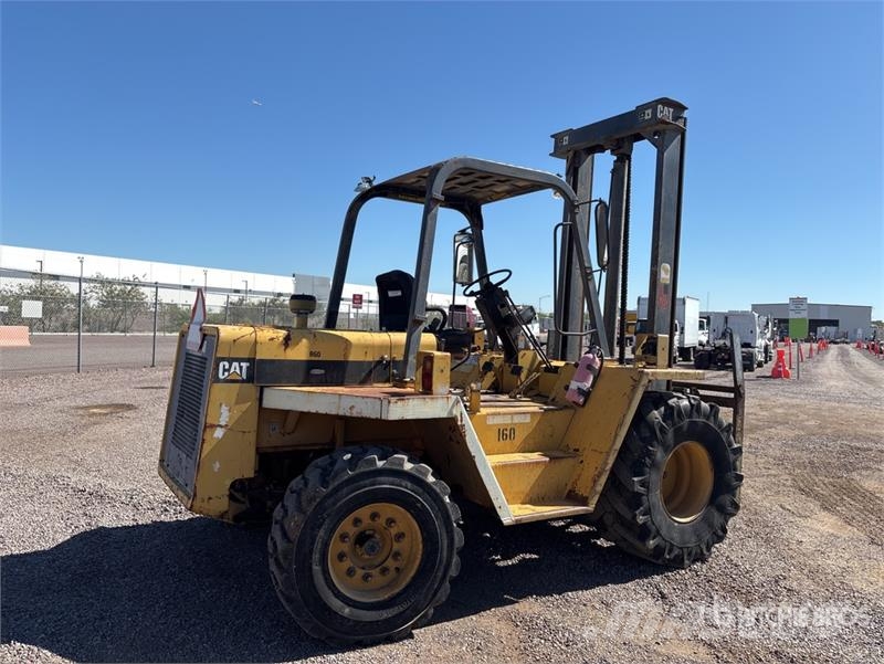 CAT RC60 6000 lb 4x2 Rough Terrain Forklift Rough terrain trucks