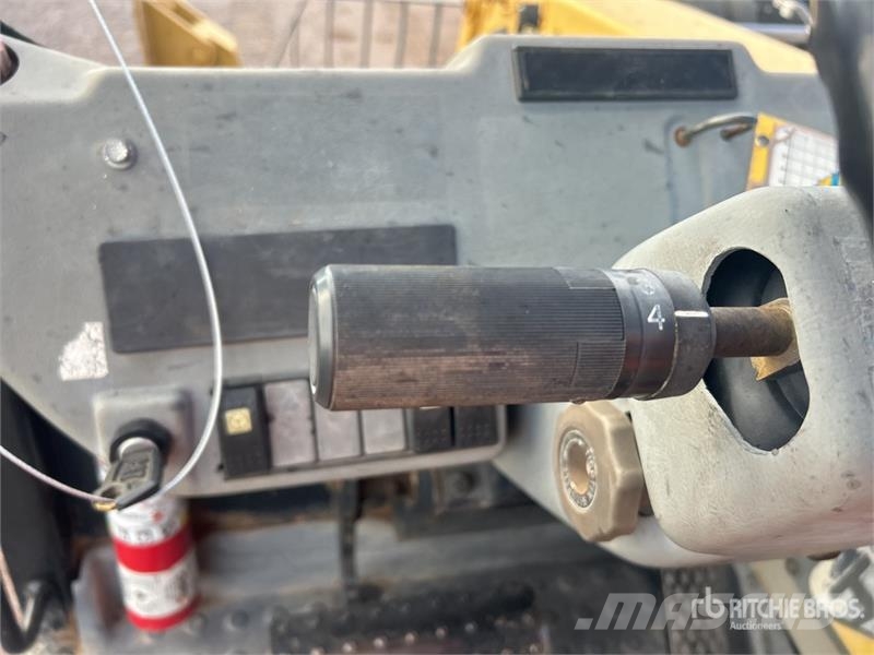 CAT TH103 مناولات متداخلة