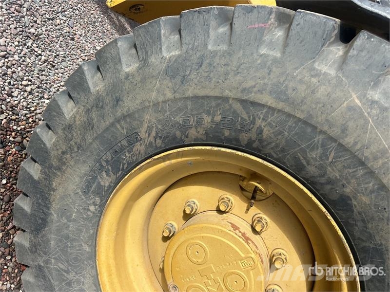 CAT TH103 مناولات متداخلة