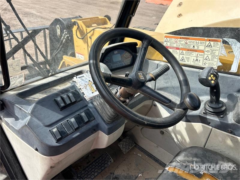 CAT TH406C Teleskopski viljuškari