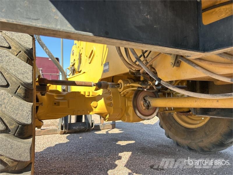 CAT TH580B Телескопические погрузчики