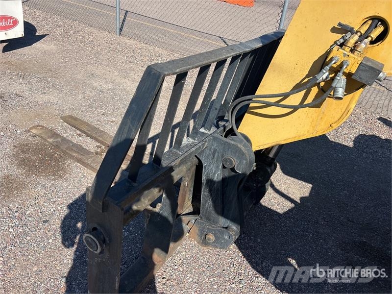 CAT TH580B Телескопические погрузчики