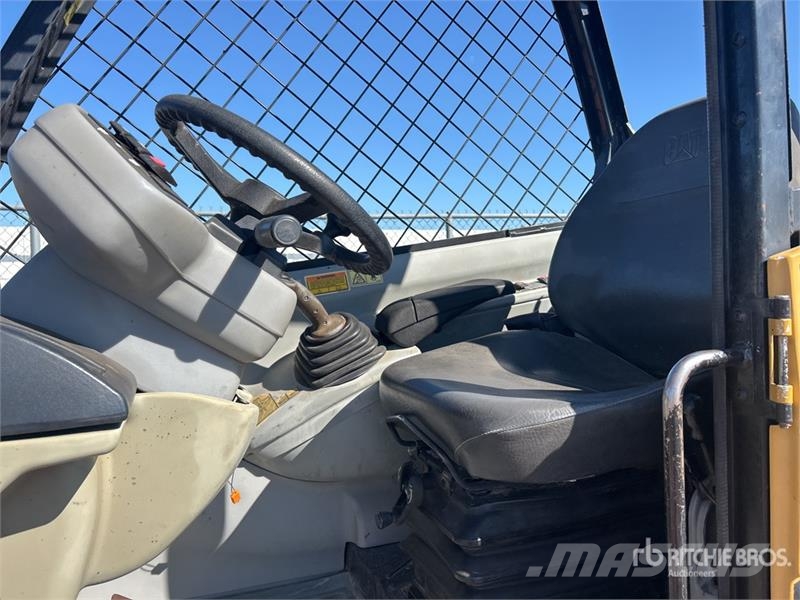 CAT TH580B Телескопические погрузчики