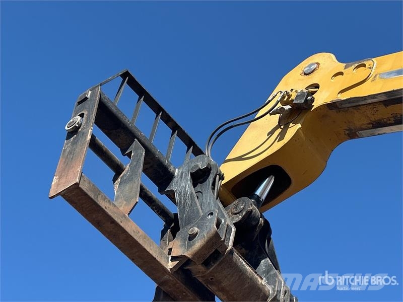 CAT TH580B Телескопические погрузчики