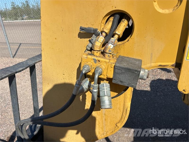 CAT TH580B Телескопические погрузчики