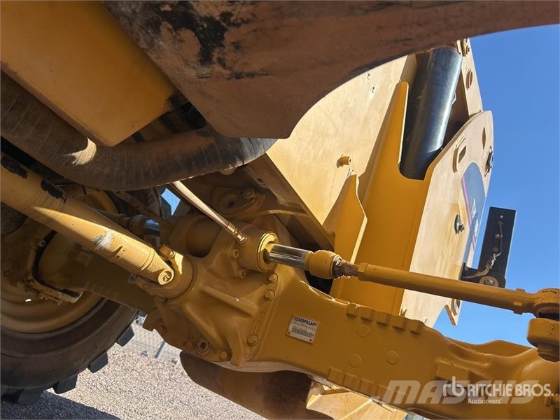 CAT TH580B Телескопические погрузчики