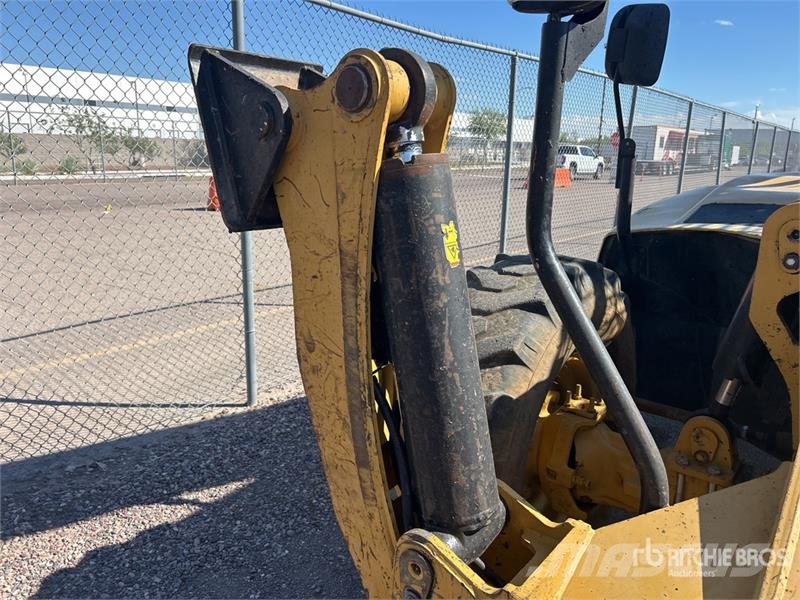 CAT TH580B Телескопические погрузчики