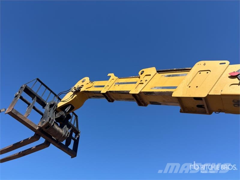 CAT TH580B Телескопические погрузчики
