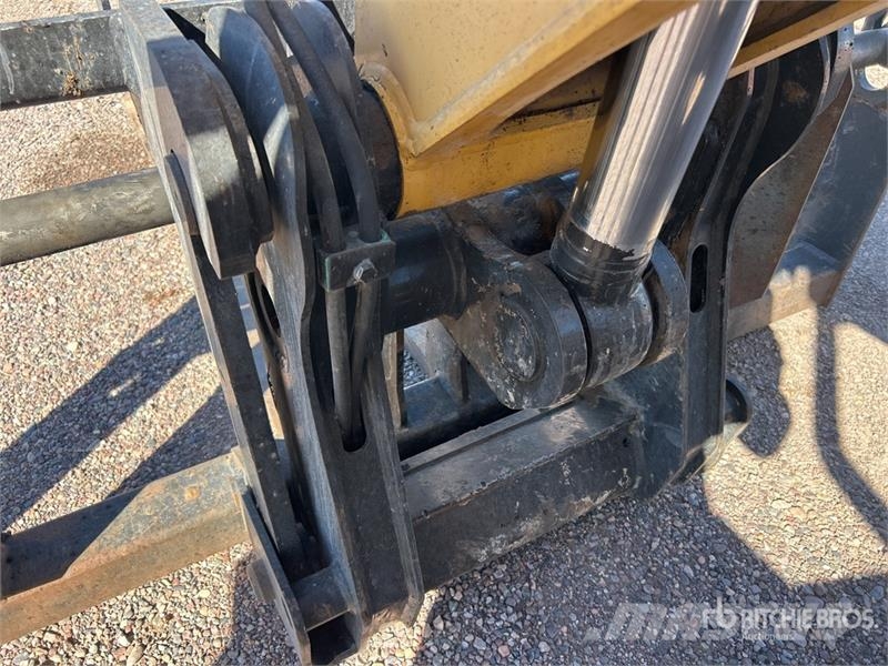 CAT TH580B Телескопические погрузчики