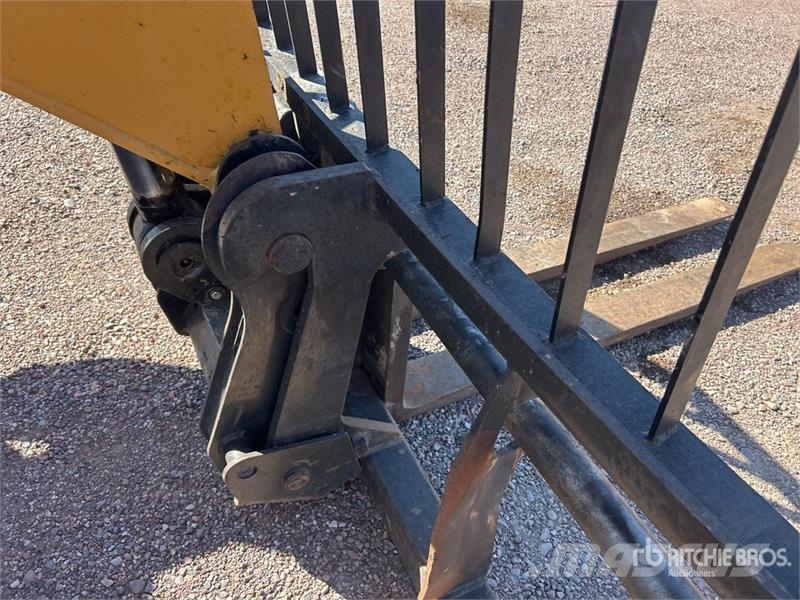 CAT TH580B Телескопические погрузчики