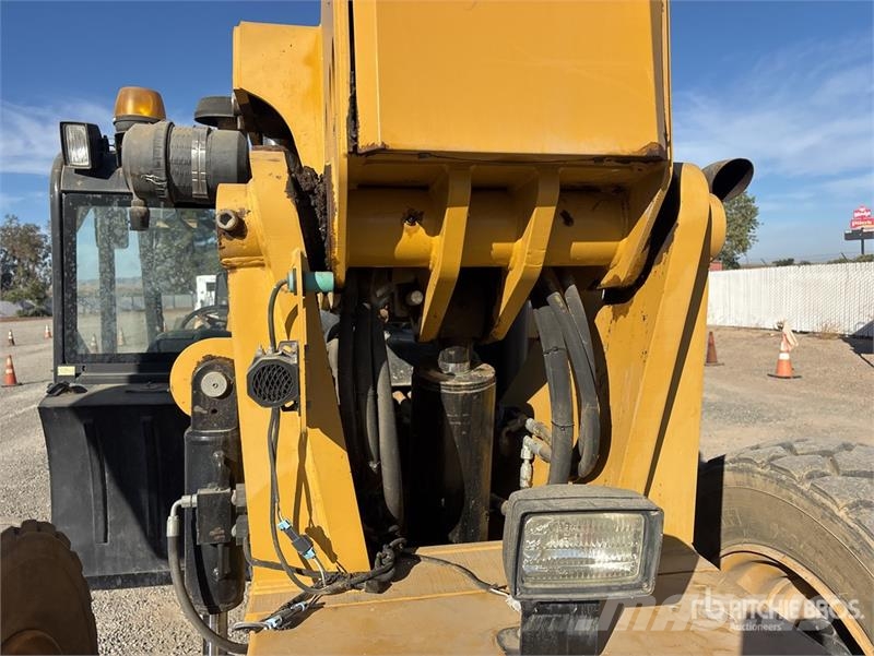 CAT TL1055C テレスコーピックハンドラー