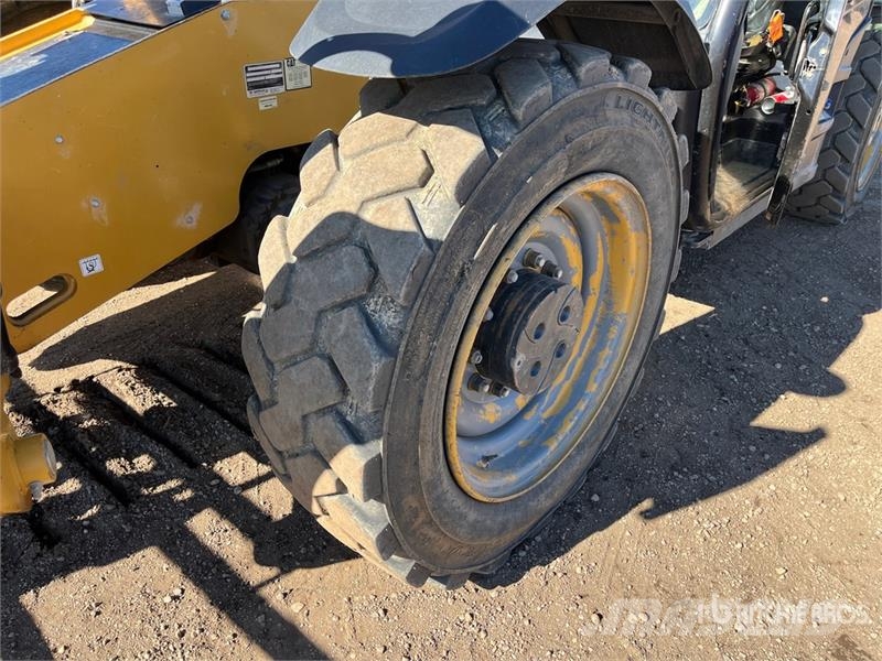 CAT TL1055D Telehandler Teleskopiskie manipulatori