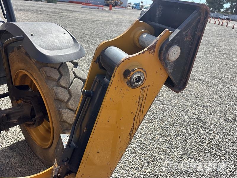 CAT TL642D Telehandler Teleskopski viličarji