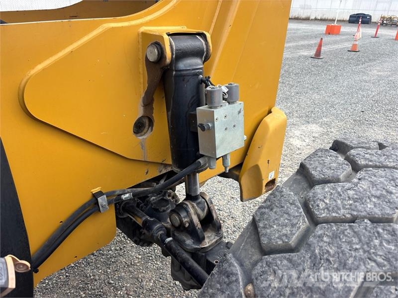 CAT TL642D Telehandler Manipuladores telescópicos