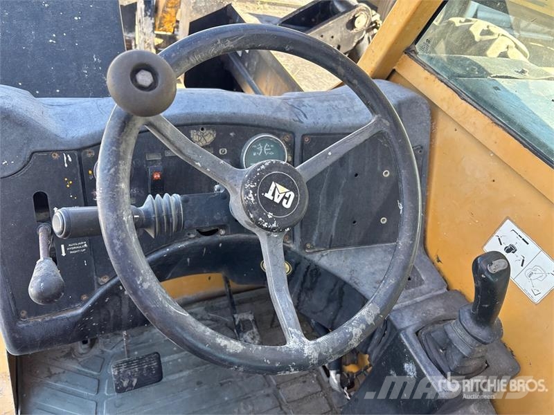 CAT TL943 텔러 핸들러