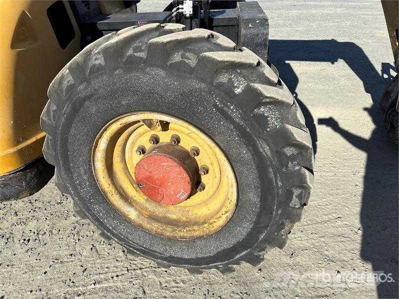 CAT TL943 텔러 핸들러