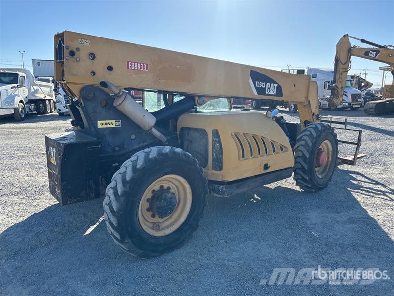 CAT TL943 텔러 핸들러