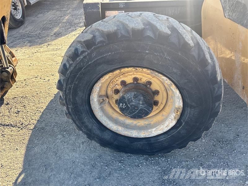 CAT TL943 텔러 핸들러