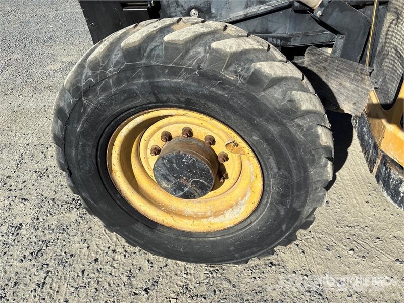 CAT TL943 텔러 핸들러