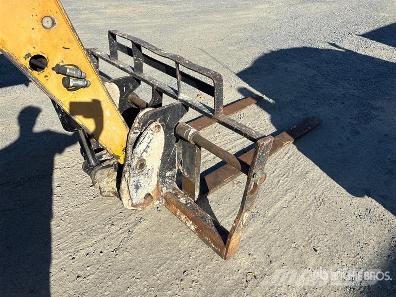 CAT TL943 텔러 핸들러