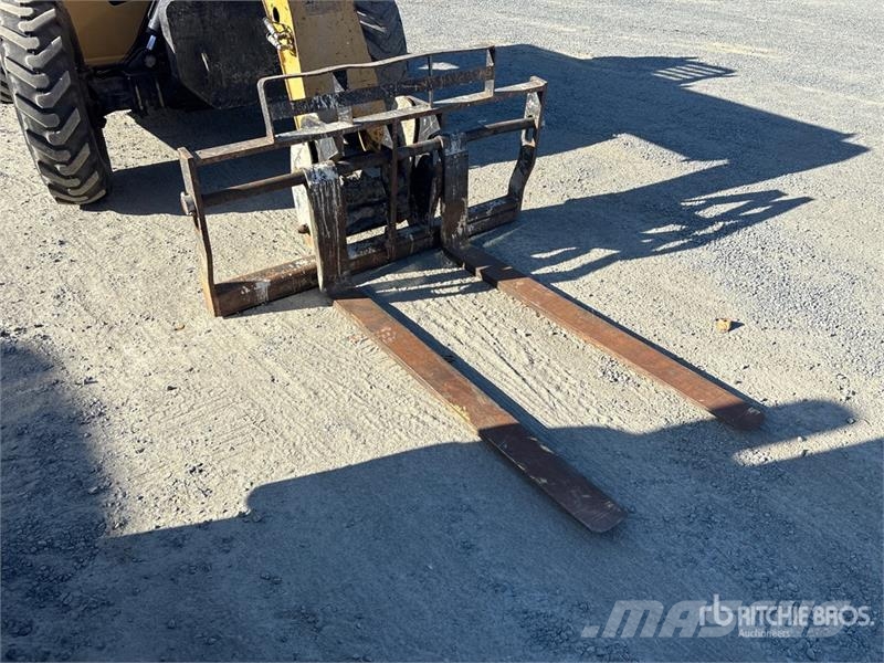 CAT TL943 텔러 핸들러