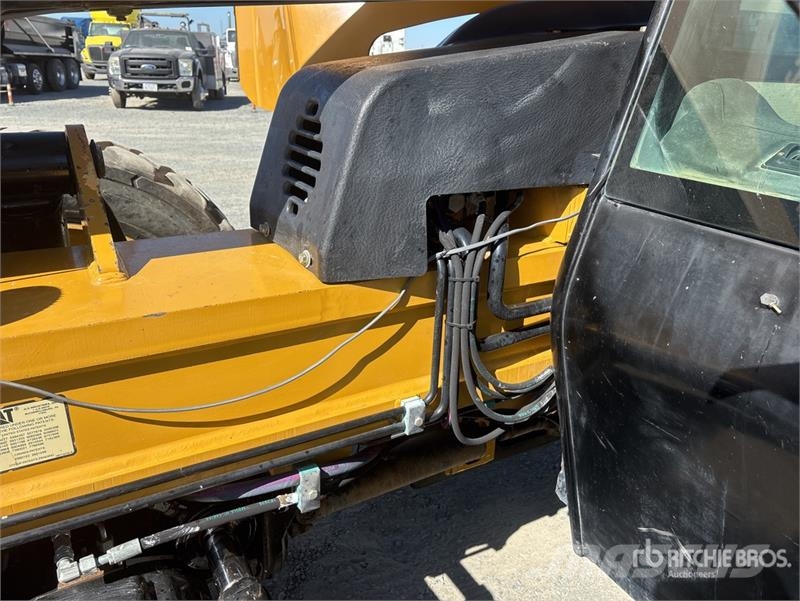 CAT TL943C Telescopic handlers