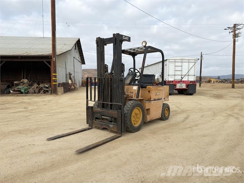 CAT V40D 4000 lb Pneumatic Tire Forklift Viljuškari - ostalo