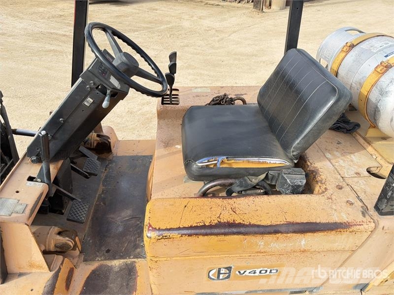 CAT V40D 4000 lb Pneumatic Tire Forklift Viljuškari - ostalo