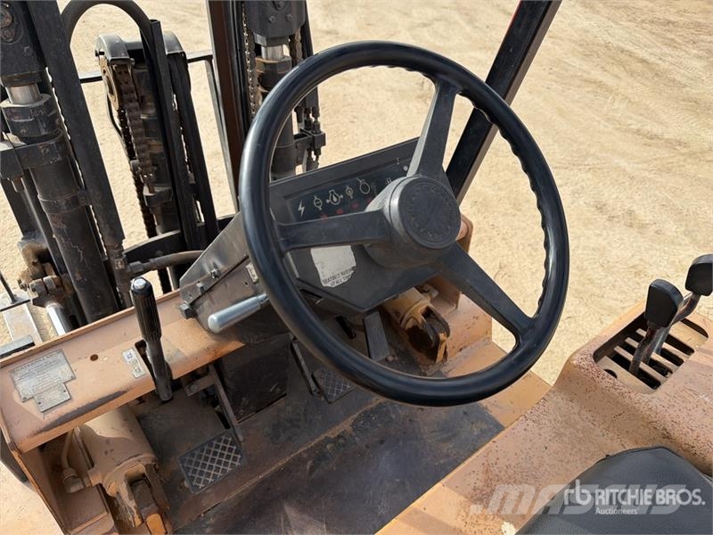 CAT V40D 4000 lb Pneumatic Tire Forklift Viljuškari - ostalo