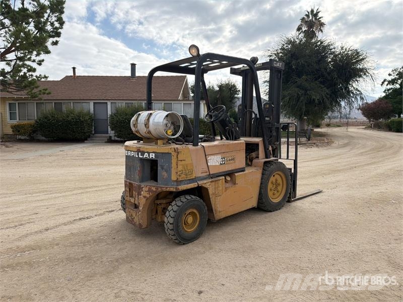 CAT V40D 4000 lb Pneumatic Tire Forklift Viljuškari - ostalo
