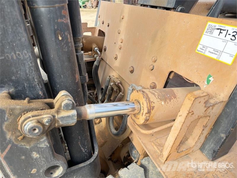 CAT V40D 4000 lb Pneumatic Tire Forklift Viljuškari - ostalo