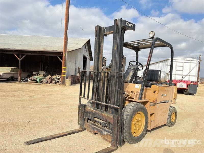 CAT V40D 4000 lb Pneumatic Tire Forklift Viljuškari - ostalo