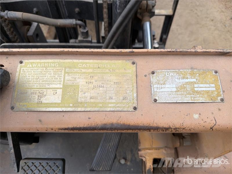 CAT V40D 4000 lb Pneumatic Tire Forklift Viljuškari - ostalo