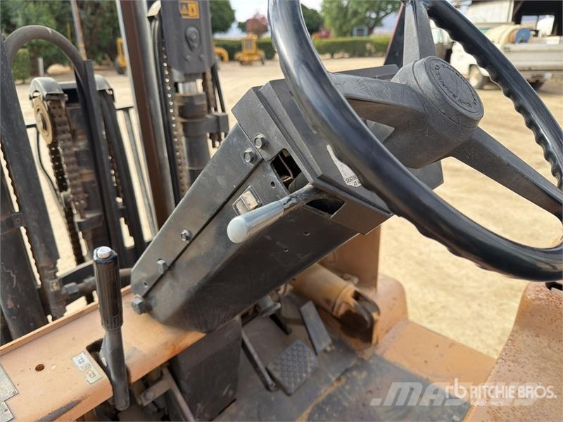 CAT V40D 4000 lb Pneumatic Tire Forklift Viljuškari - ostalo