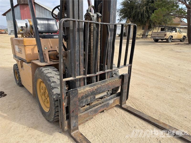 CAT V40D 4000 lb Pneumatic Tire Forklift Viljuškari - ostalo