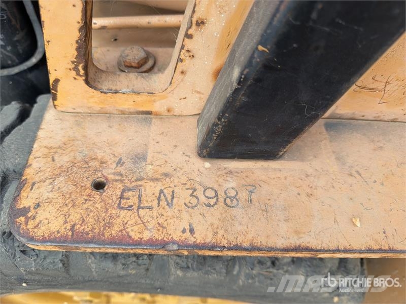 CAT V40D 4000 lb Pneumatic Tire Forklift Viljuškari - ostalo