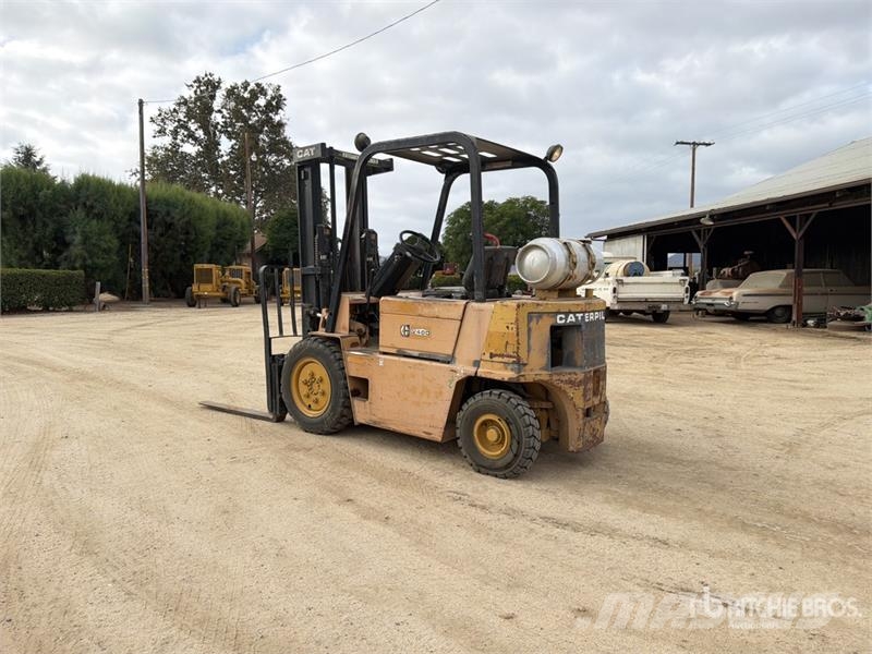 CAT V40D 4000 lb Pneumatic Tire Forklift Viljuškari - ostalo