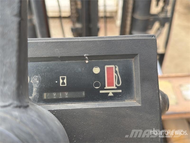CAT V40D 4000 lb Pneumatic Tire Forklift Viljuškari - ostalo