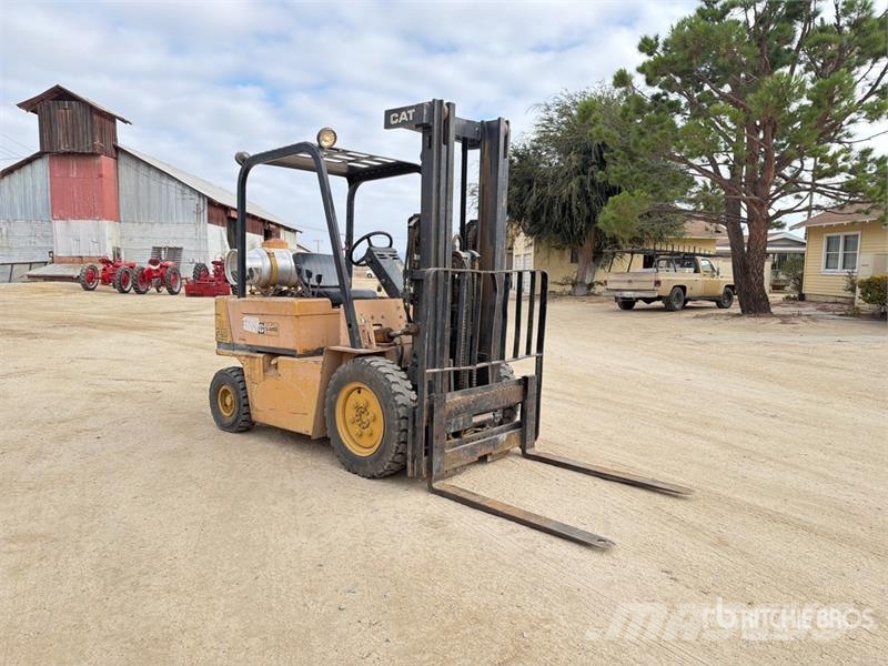 CAT V40D 4000 lb Pneumatic Tire Forklift Viljuškari - ostalo
