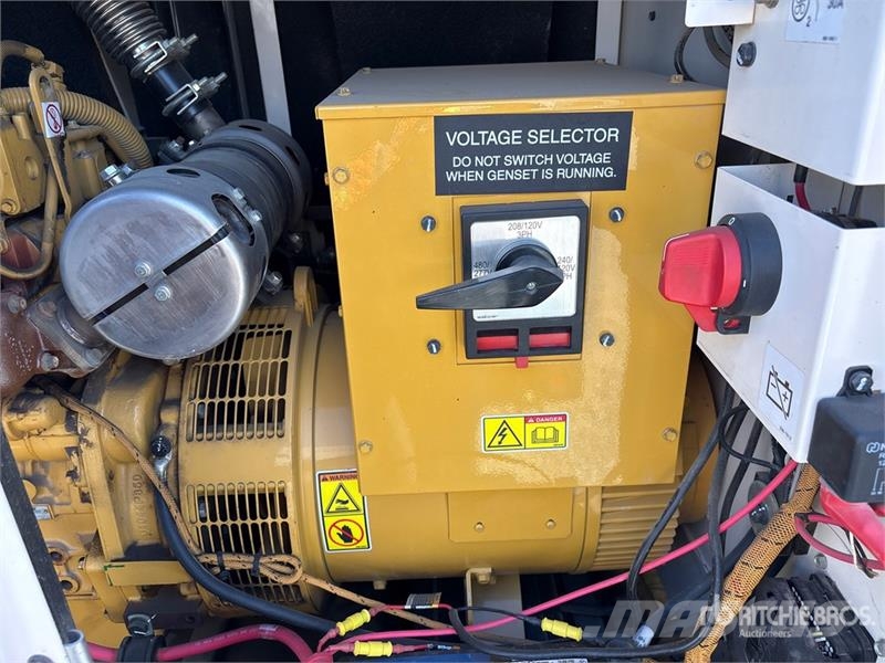 CAT XQ35 27 kW Mobile Generator Set Diesel Generators