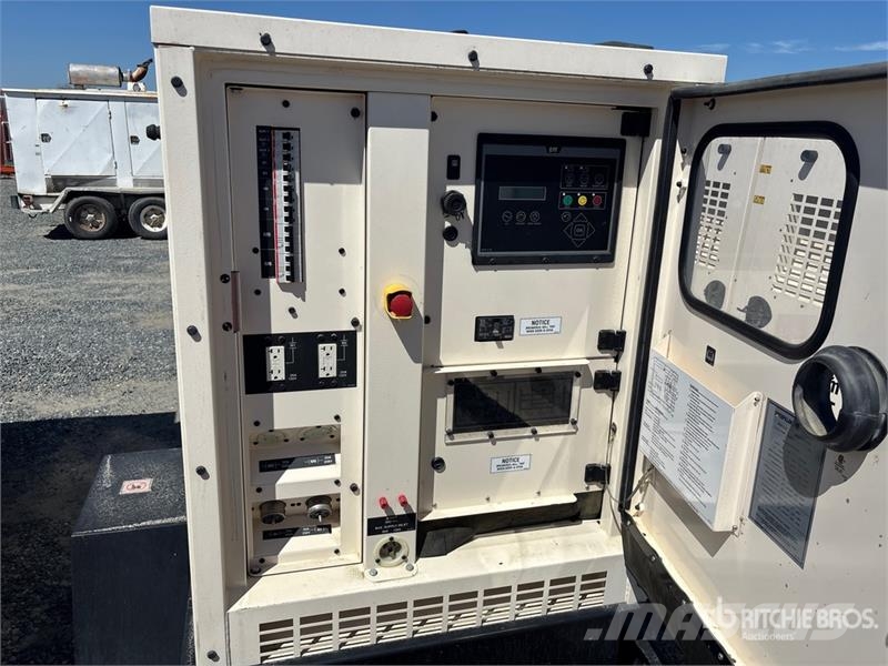 CAT XQ35 27 kW Mobile Generator Set 디젤 발전기